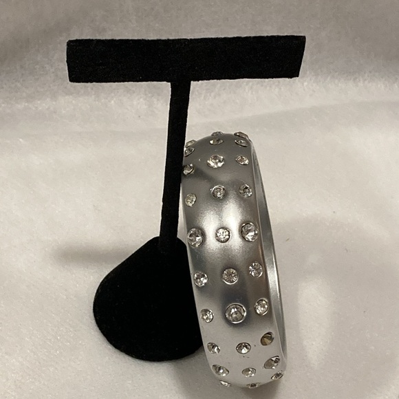 ❤️ 2/$25* ❤️ - Brushed Silvertone Bangle Bracelet & Large Cubic Zirconia Stones - Picture 3 of 10